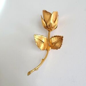Vintage Giovanni Gold Tone Rose Brooch Pin